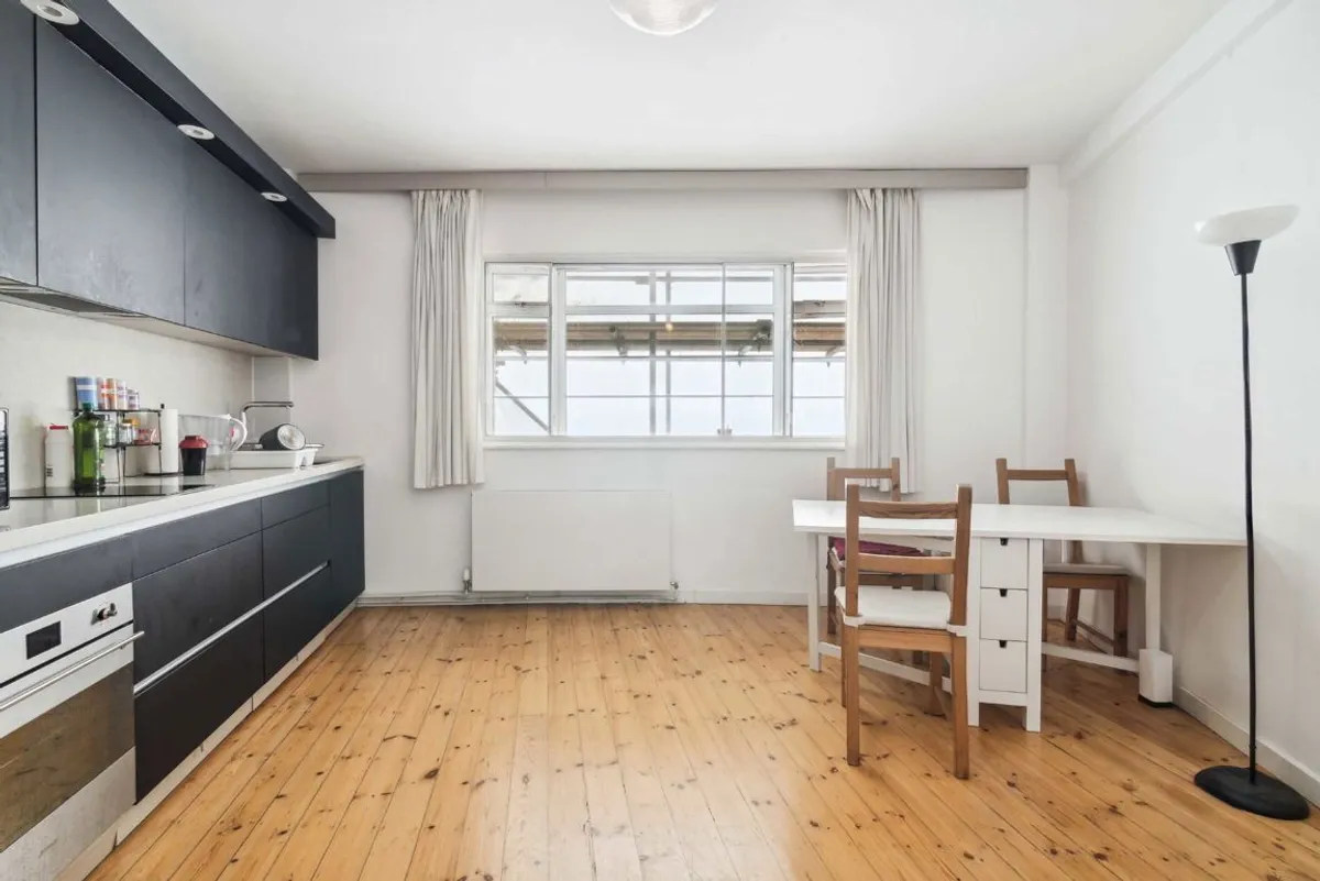 Flat Edith Villas in Greater London