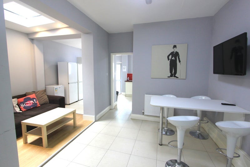 Room Adelaide Street in Luton