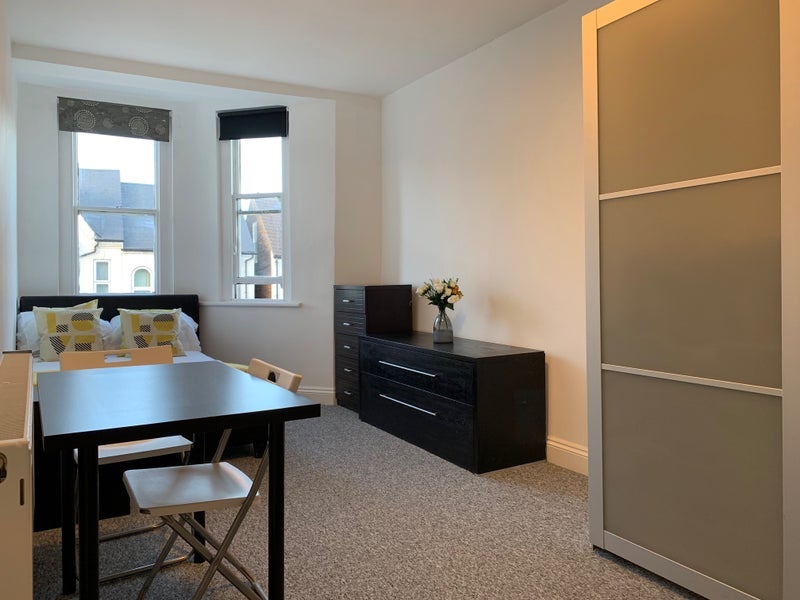 Room Adelaide Street in Luton