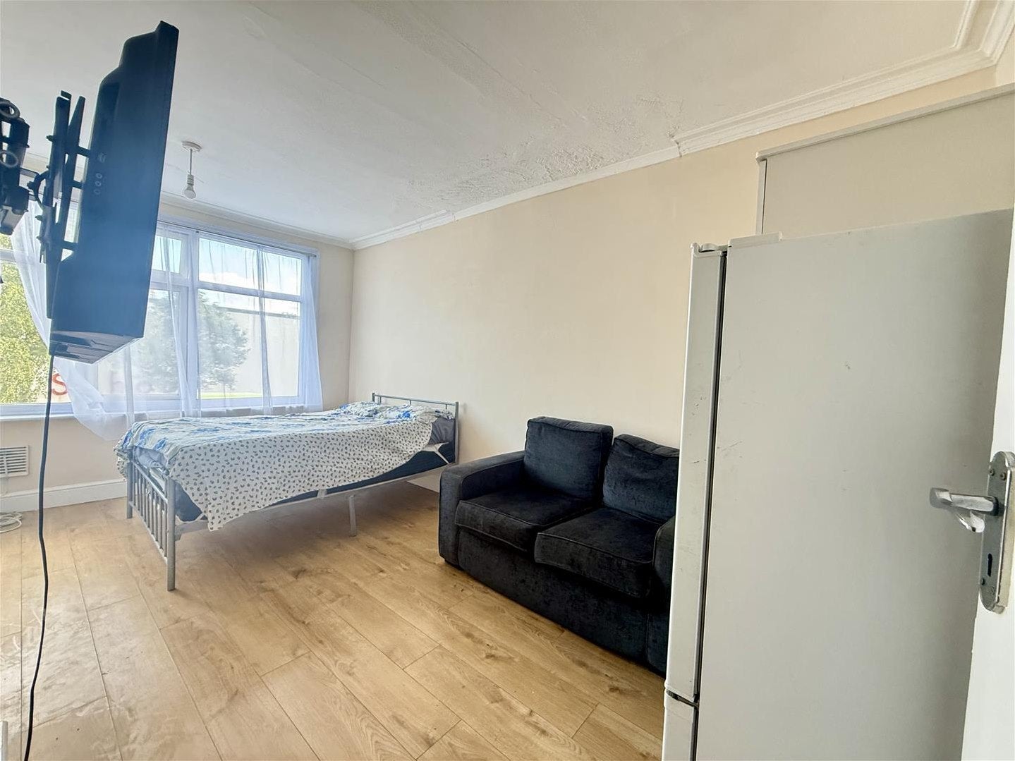 Room East Lane in Greater London