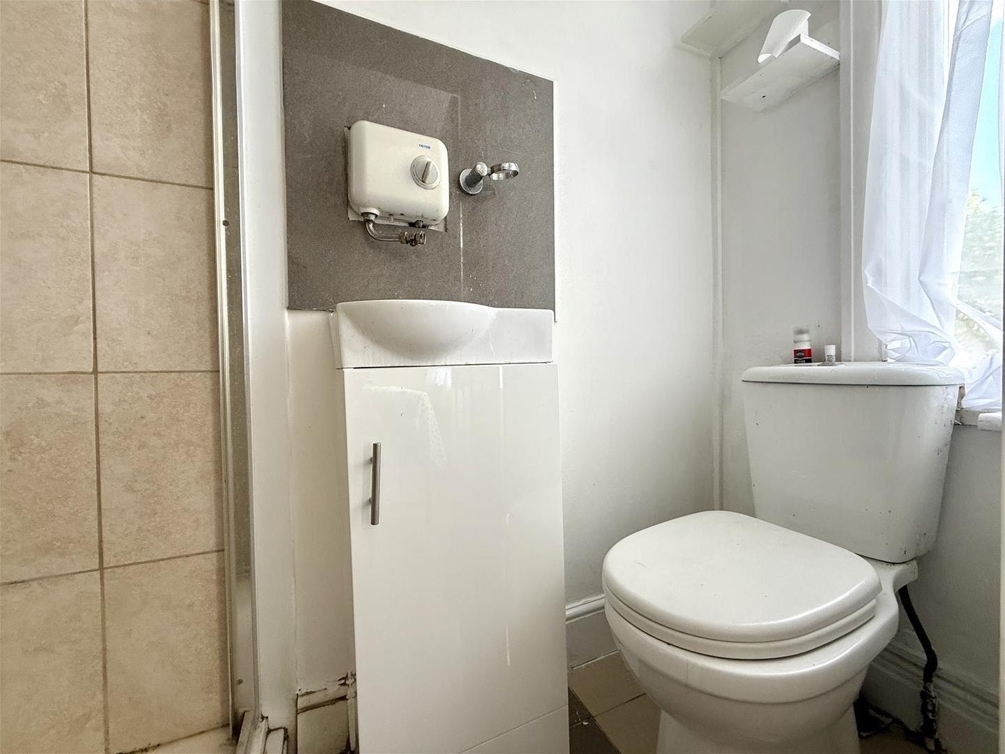 Room East Lane in Greater London