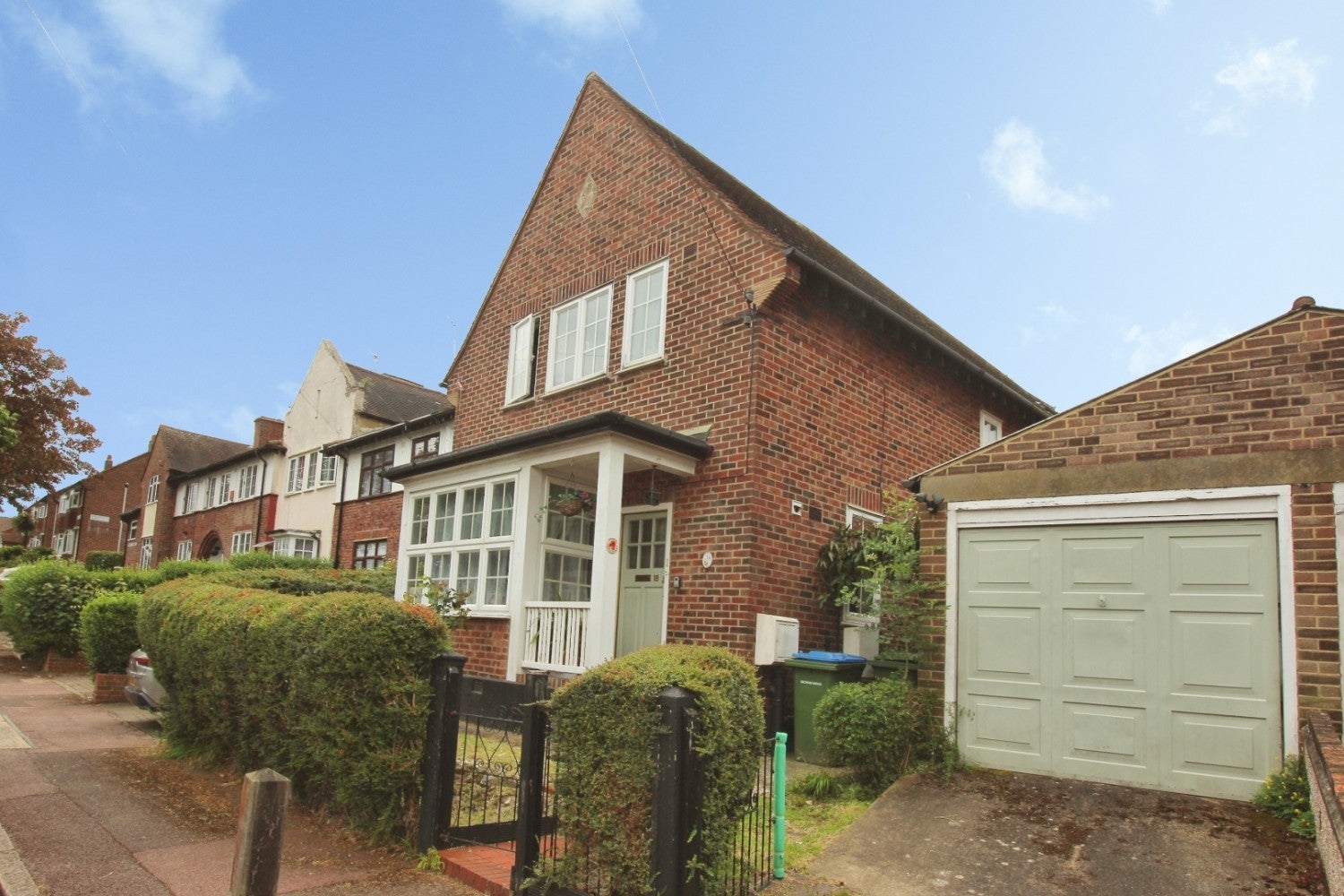 House Willrose Crescent in Greater London