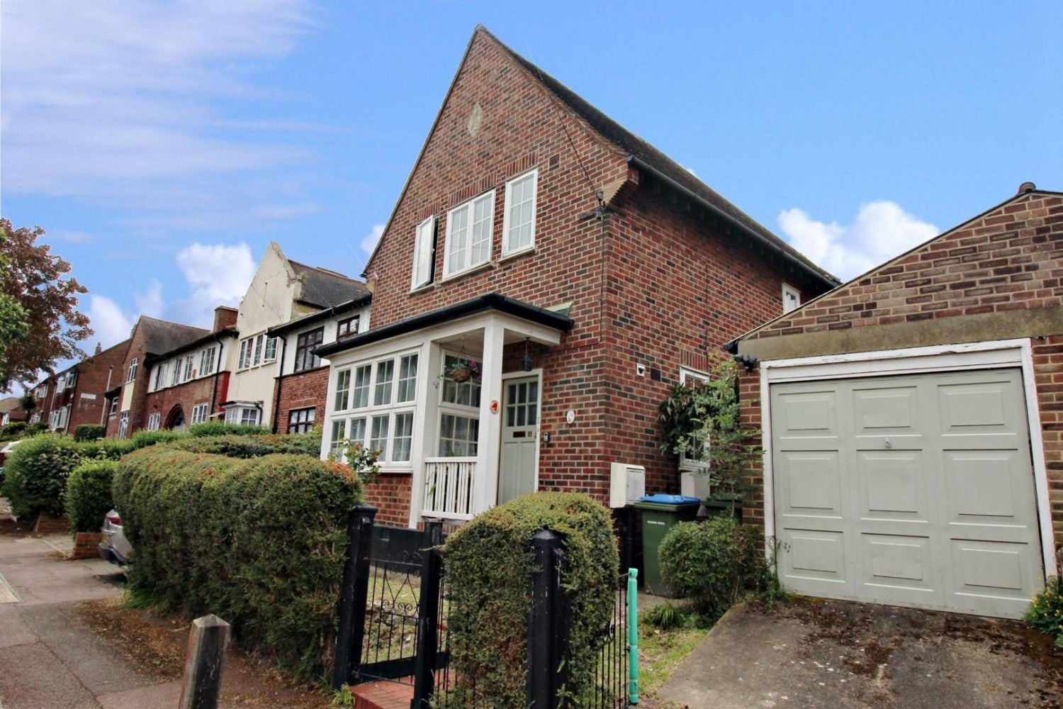 House Willrose Crescent in Greater London
