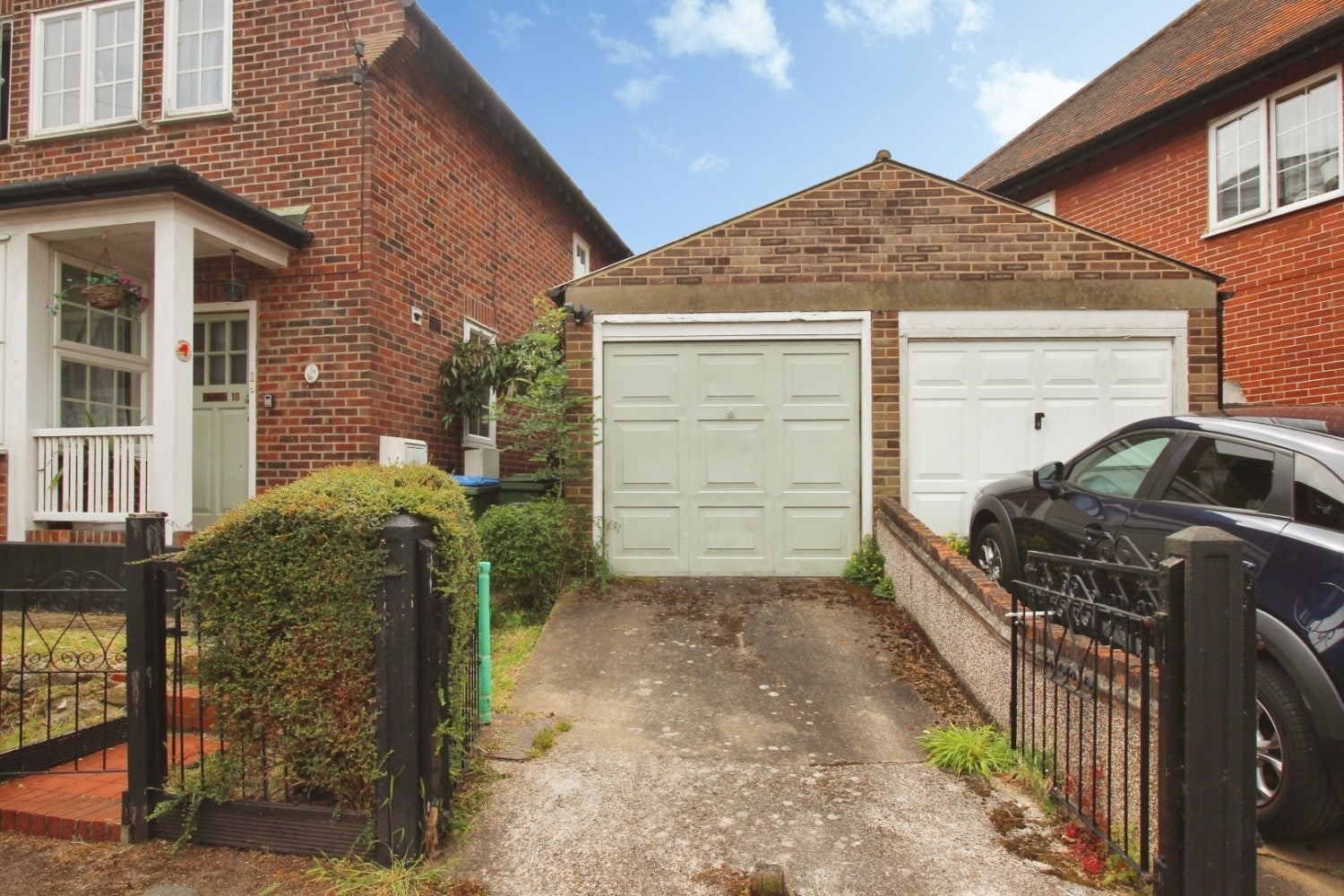 House Willrose Crescent in Greater London