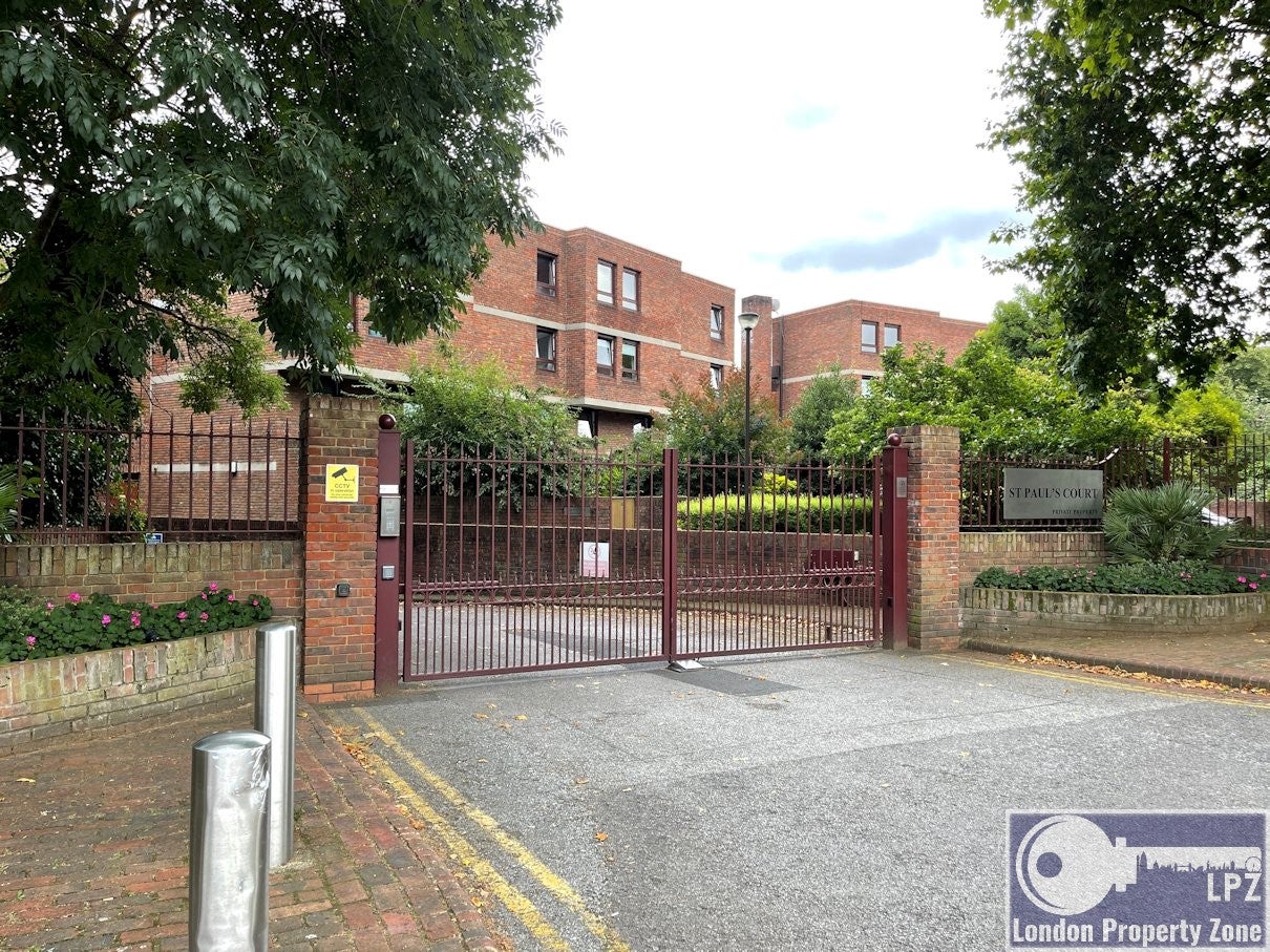 Flat More Close in Greater London
