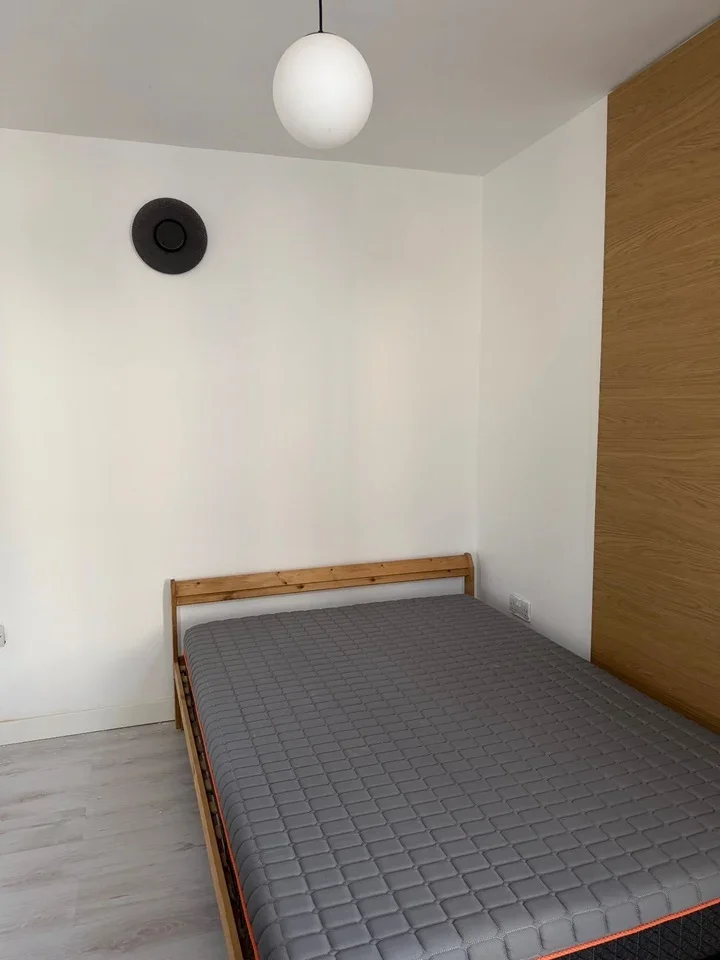 Room Connaught Road in Chatham