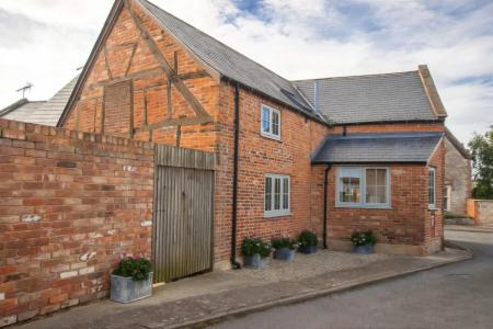 House Hollow Way in Bradenstoke