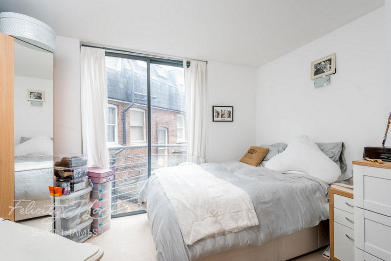 Flat Lafone Street in Greater London