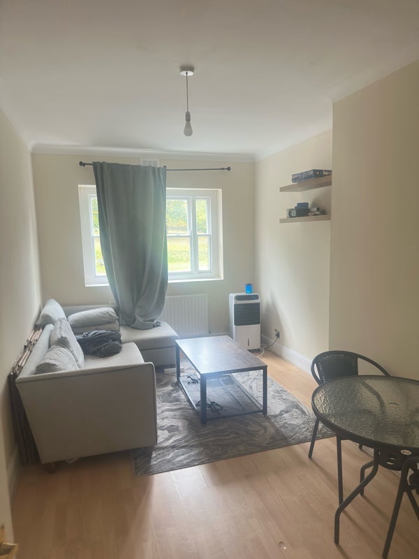 Flat Burrage Road in Greater London
