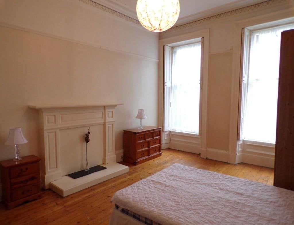 Flat Grosvenor Crescent in Glasgow
