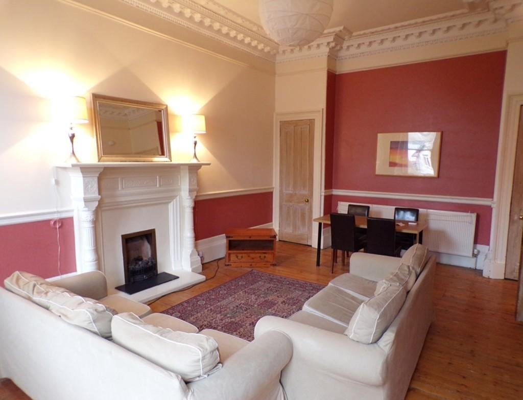 Flat Grosvenor Crescent in Glasgow