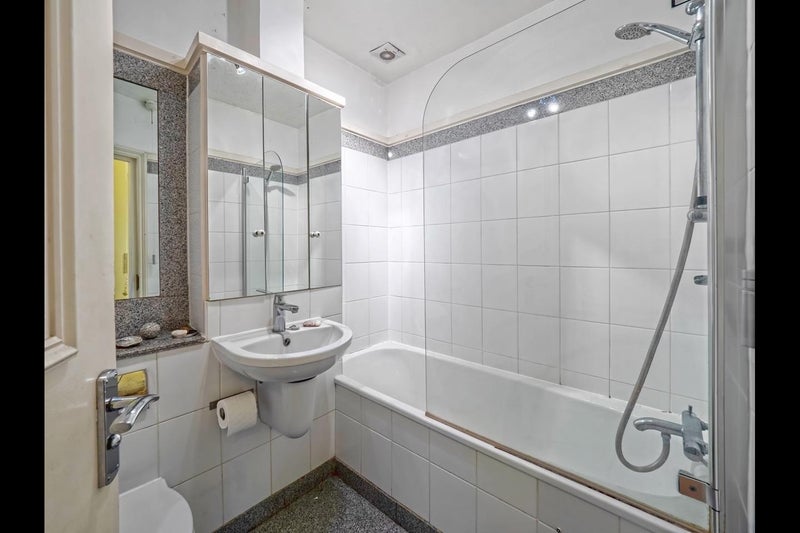 Room Edith Road in Greater London