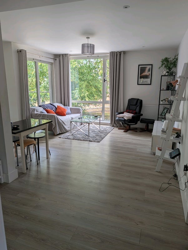 Room Quicks Road in Greater London