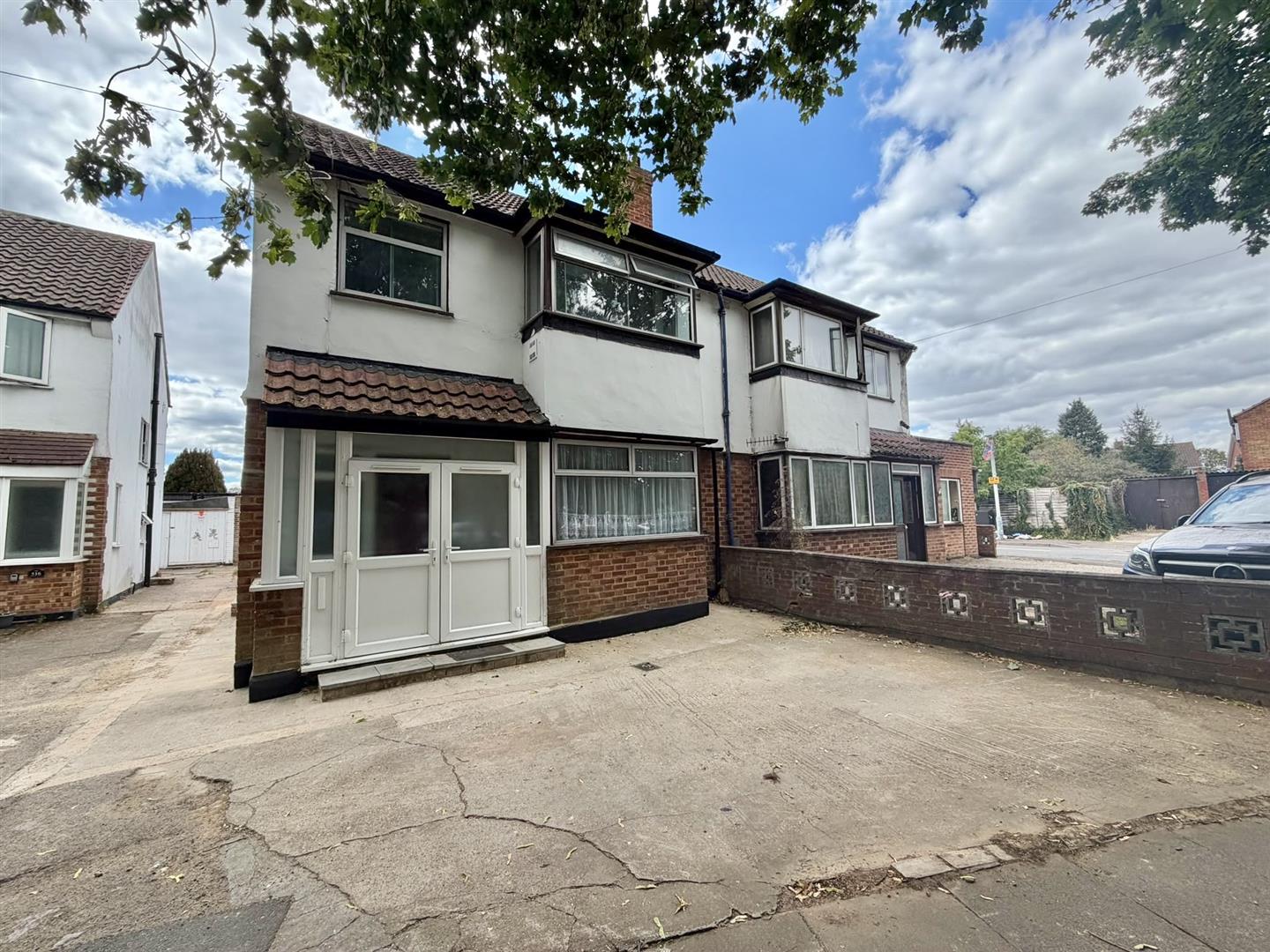 House Sipson Road in Greater London