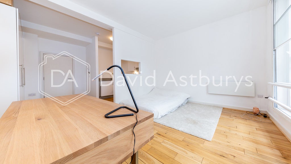 Flat York Way in Greater London