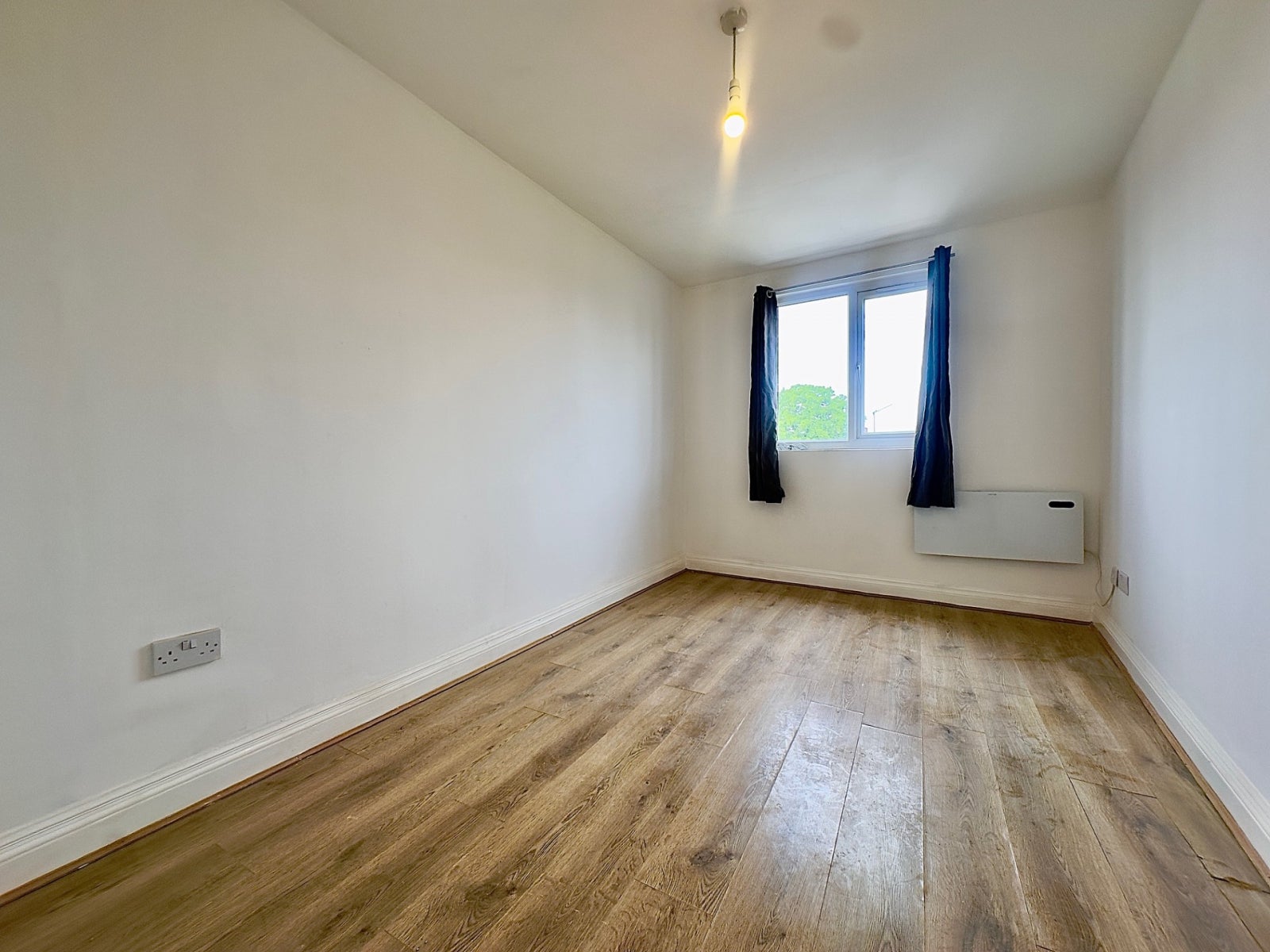 Flat Crowborough Road in Greater London