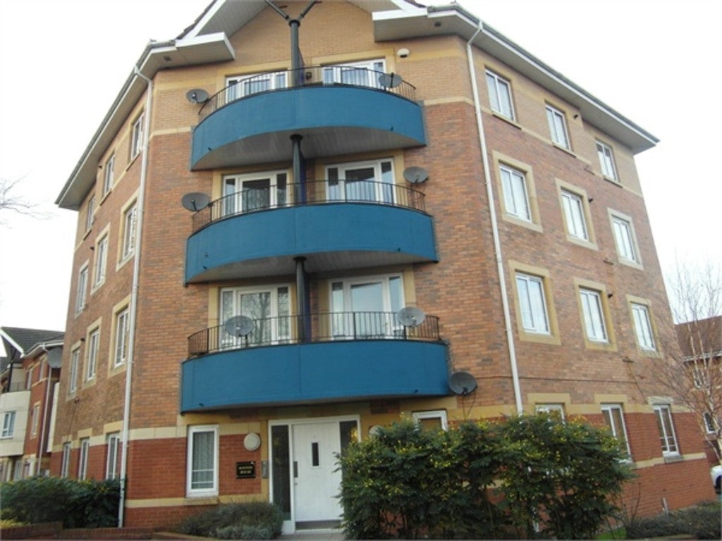 Flat Waterside Drive in Birmingham