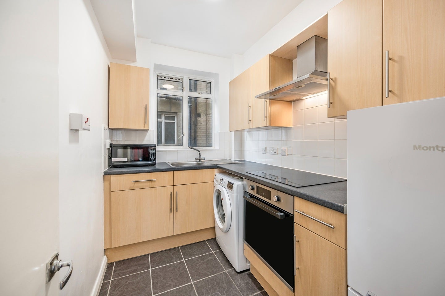 Flat Warren Street in Greater London