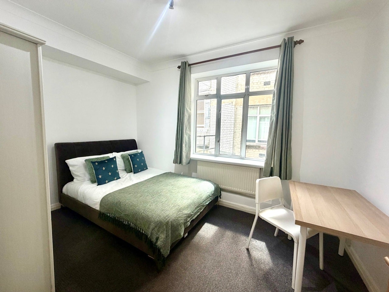 Flat Warren Street in Greater London