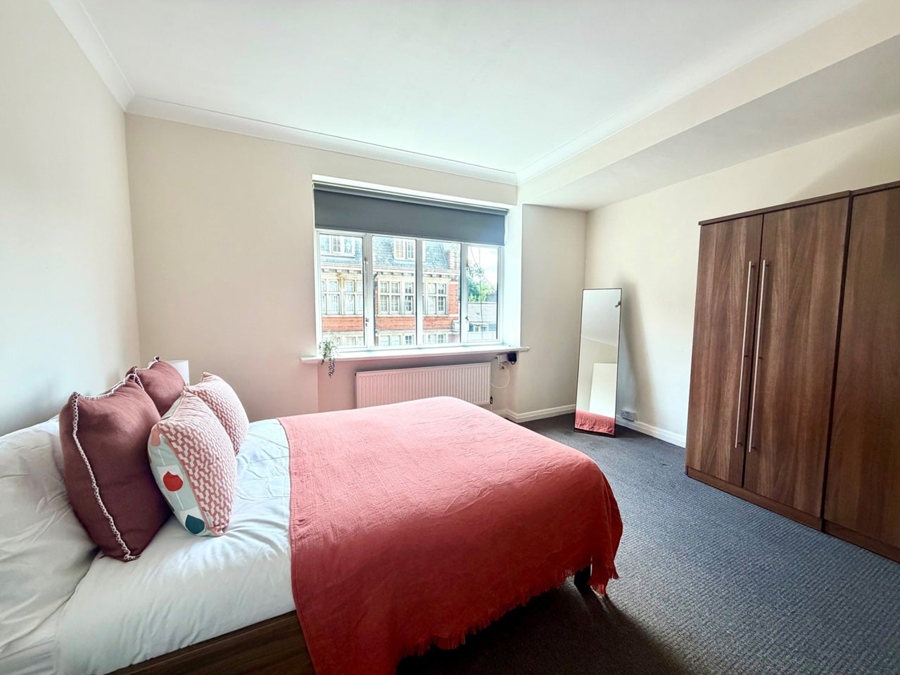Flat Warren Street in Greater London