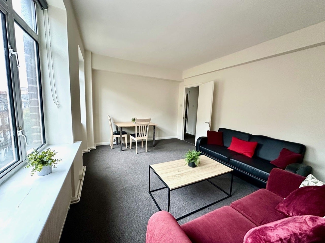 Flat Warren Street in Greater London