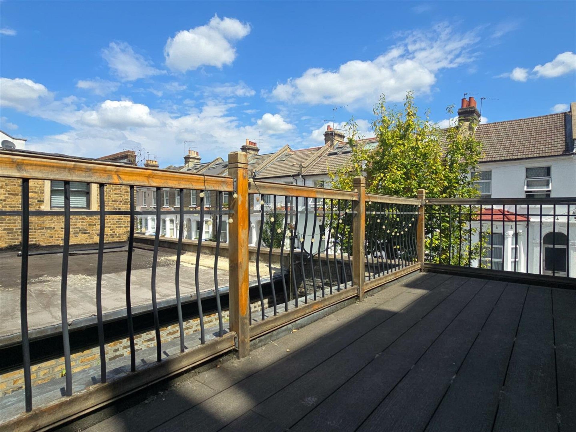 Flat Harrow Road in Greater London
