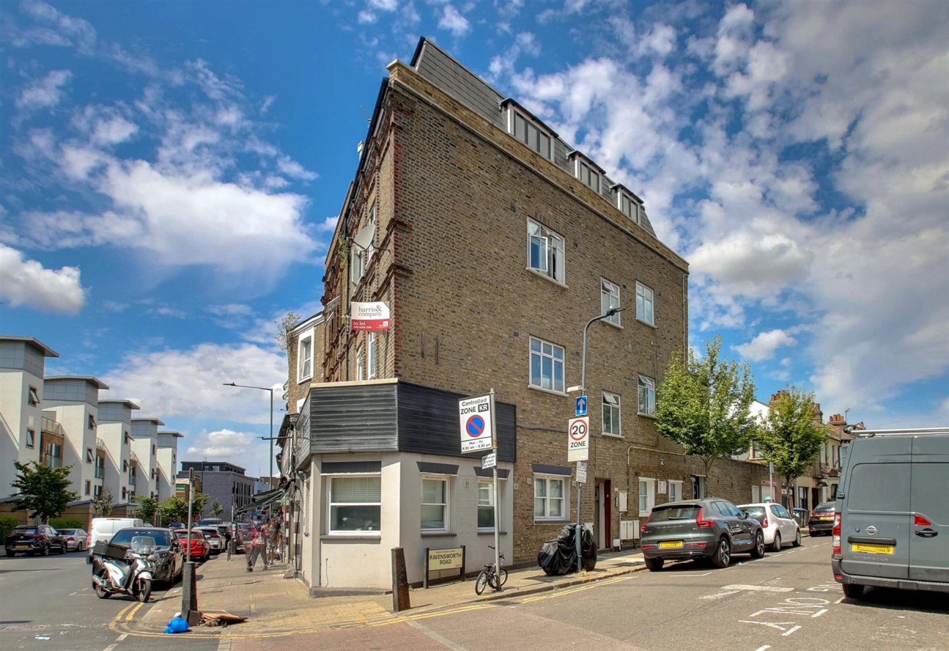 Flat Harrow Road in Greater London