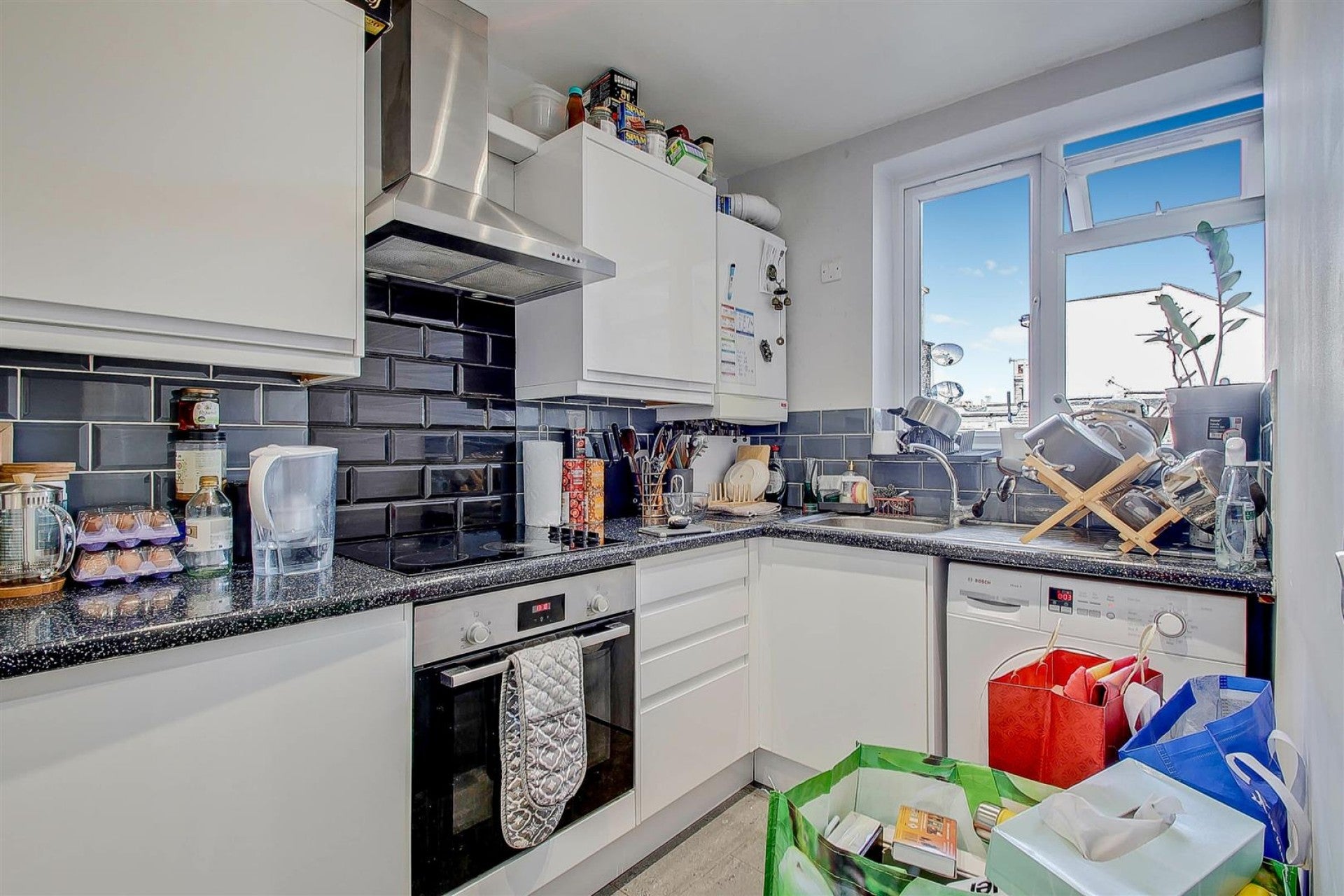 Flat Harrow Road in Greater London