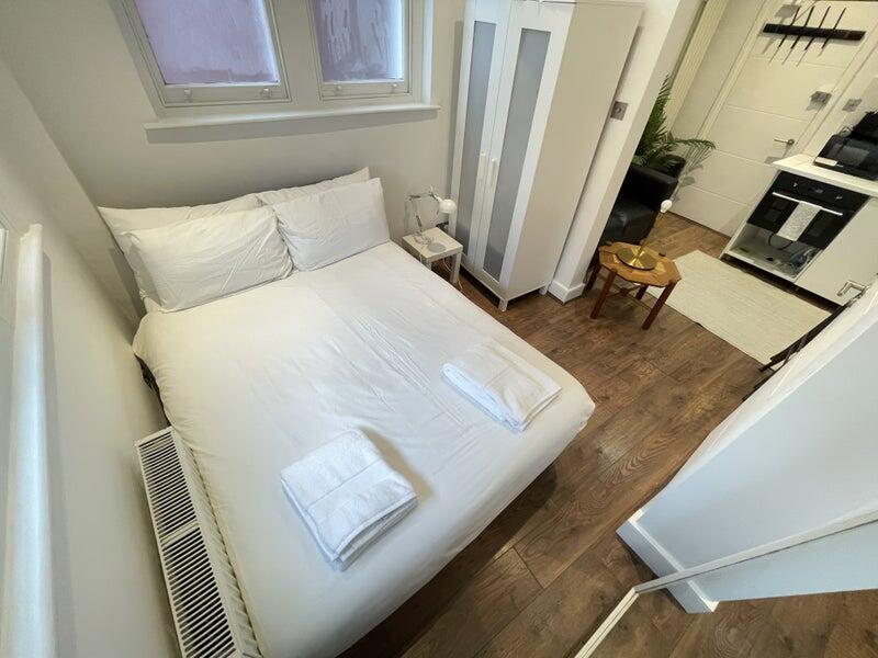 Flat Spelman Street in Greater London