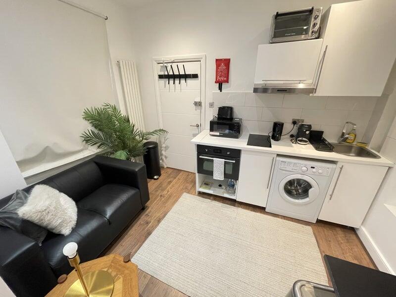 Flat Spelman Street in Greater London