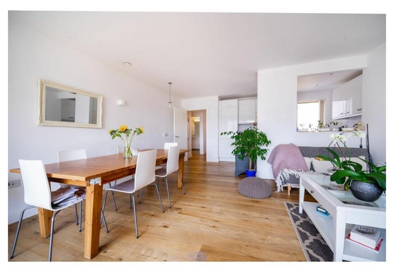 Room Mint Street in Greater London