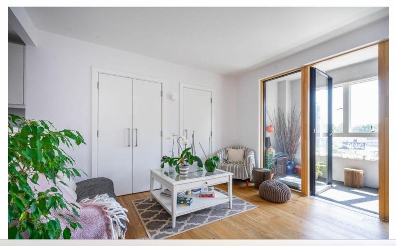 Room Mint Street in Greater London