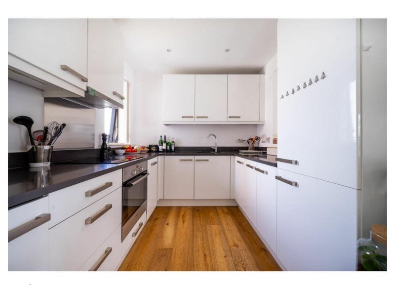 Room Mint Street in Greater London