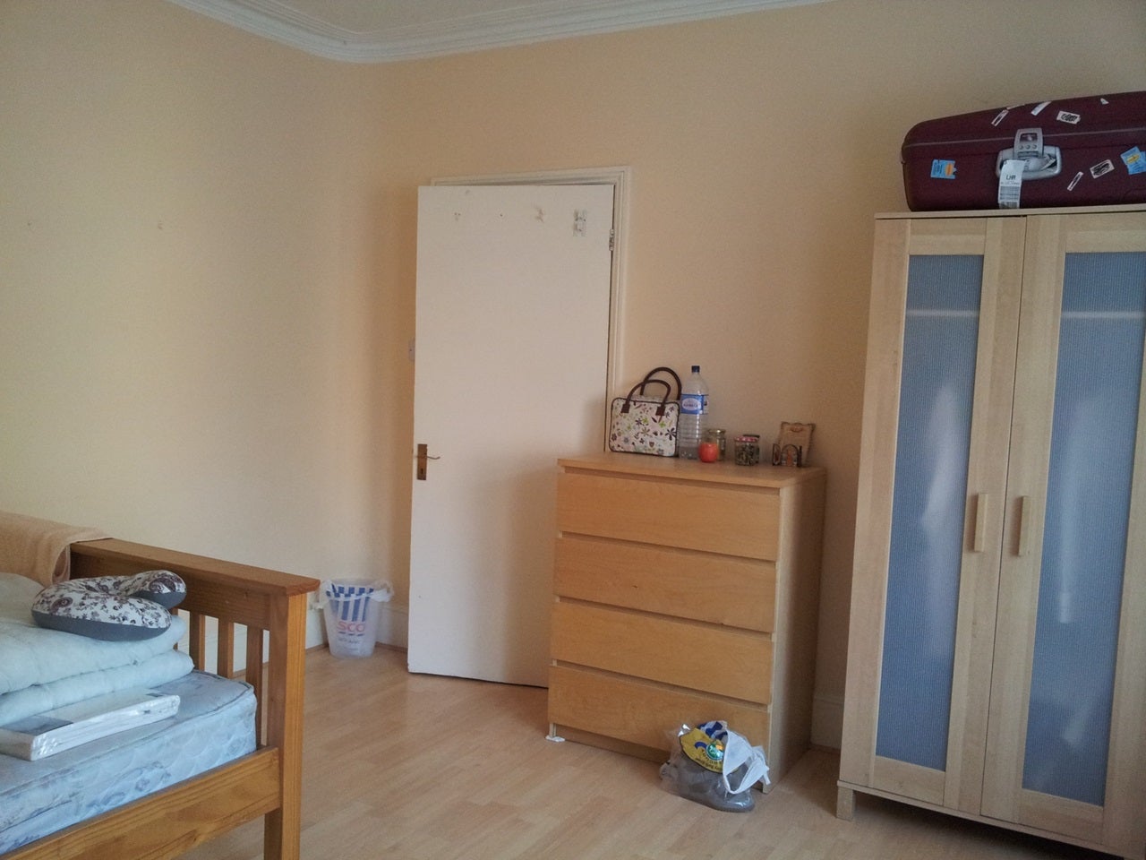 Room High Road in Greater London