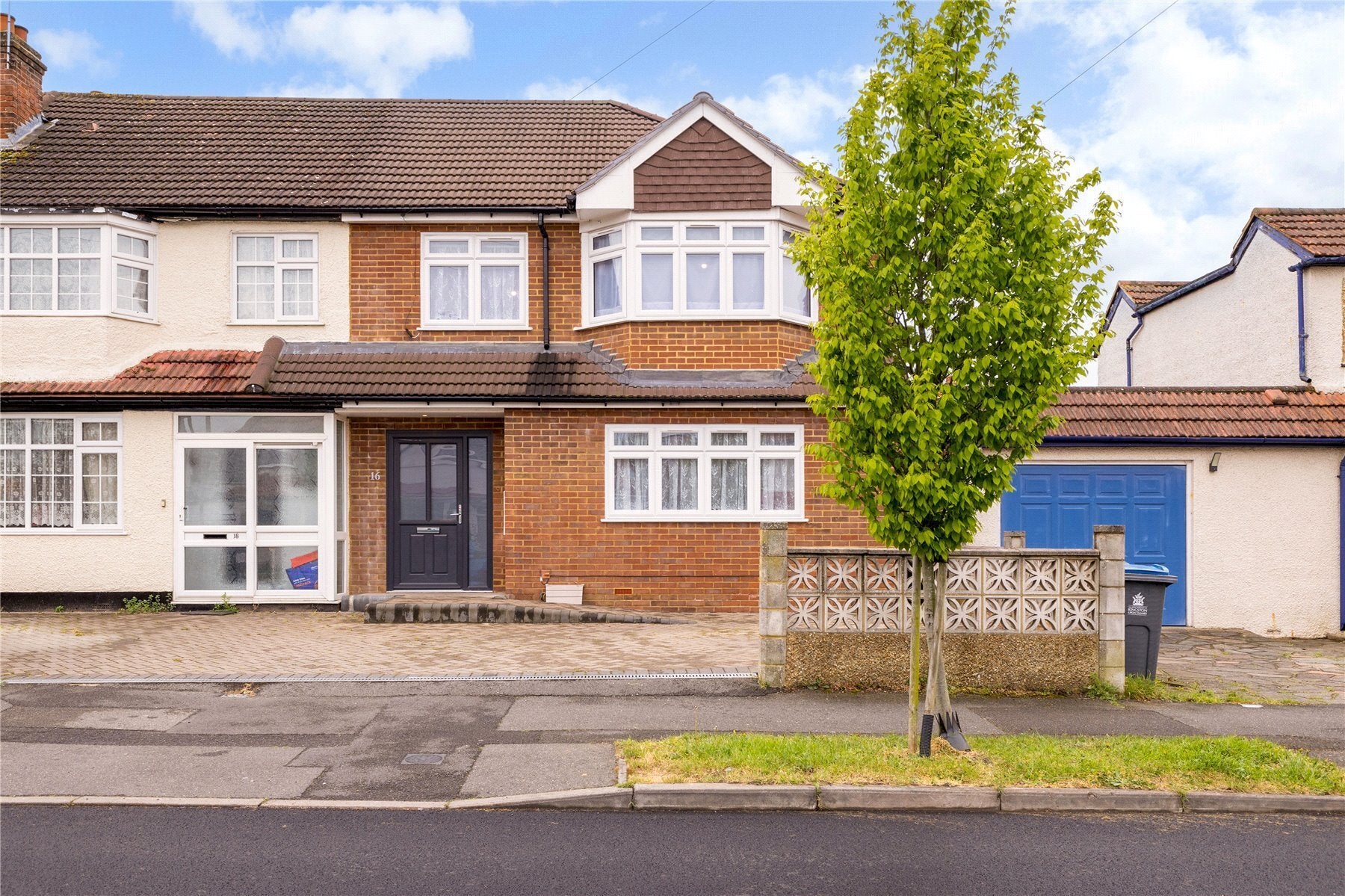 House Ravenswood Avenue in Greater London
