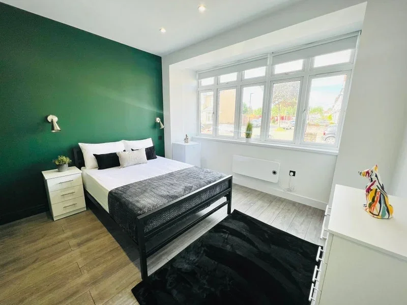 Room Farmhouse Road in Greater London
