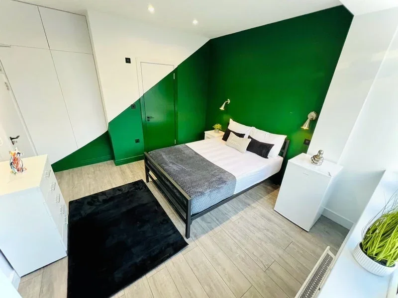 Room Farmhouse Road in Greater London