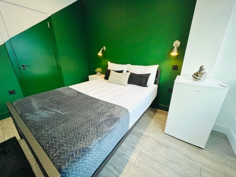 Room Farmhouse Road in Greater London