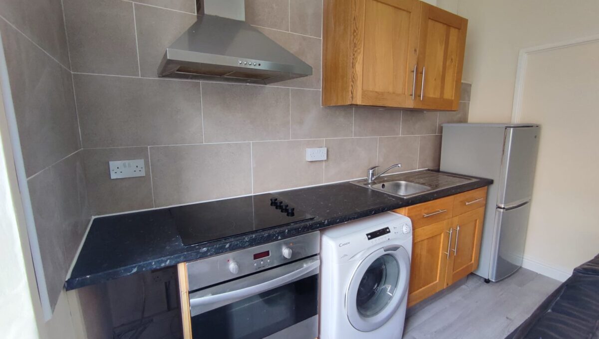 Flat North Luton Place in Cardiff