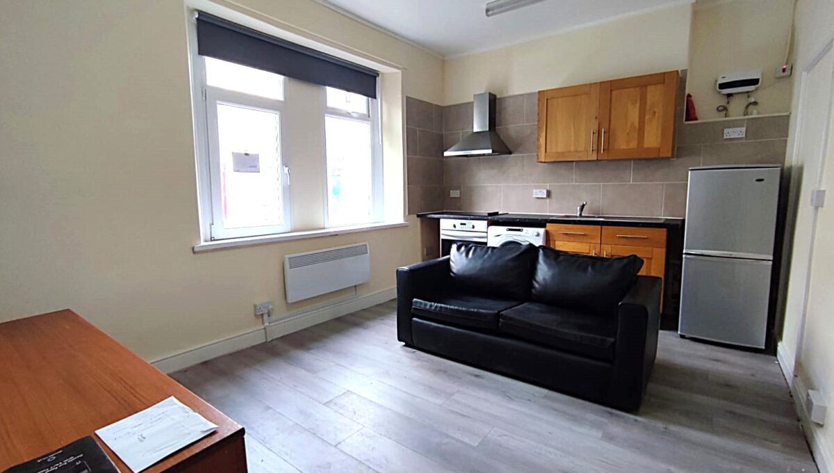 Flat North Luton Place in Cardiff