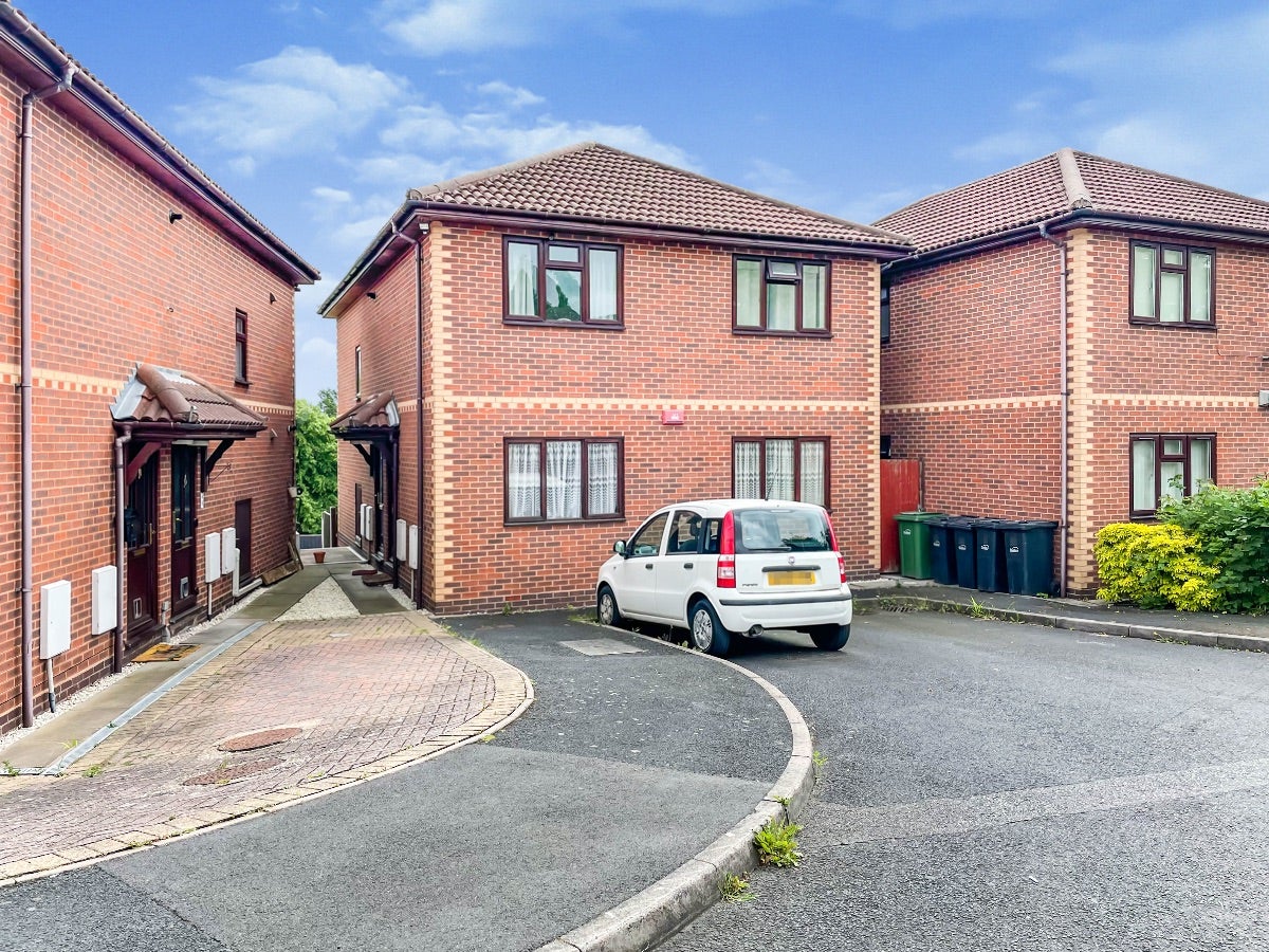 Flat South Park Mews in Brierley Hill