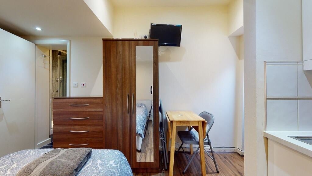 Flat Ash Grove in Greater London