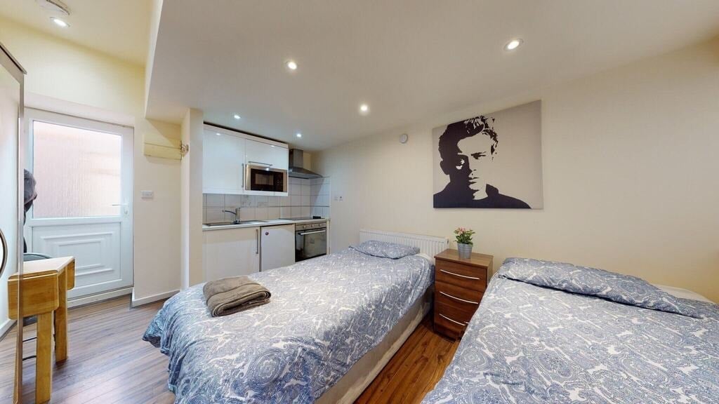 Flat Ash Grove in Greater London