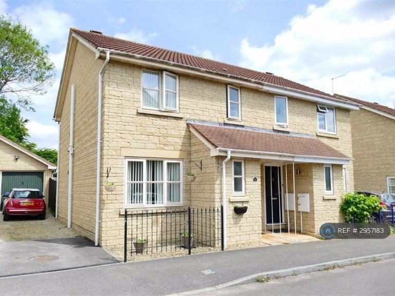 House Meadowsweet Drive in Calne