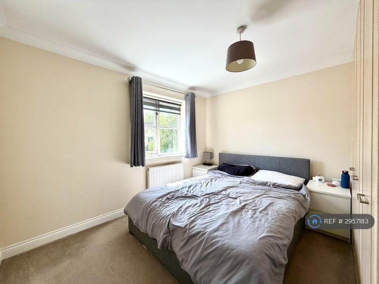 House Meadowsweet Drive in Calne