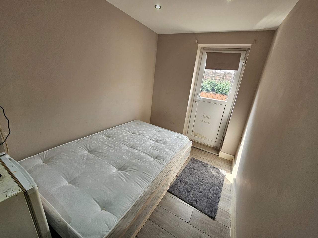 Flat Willingham Way in Greater London
