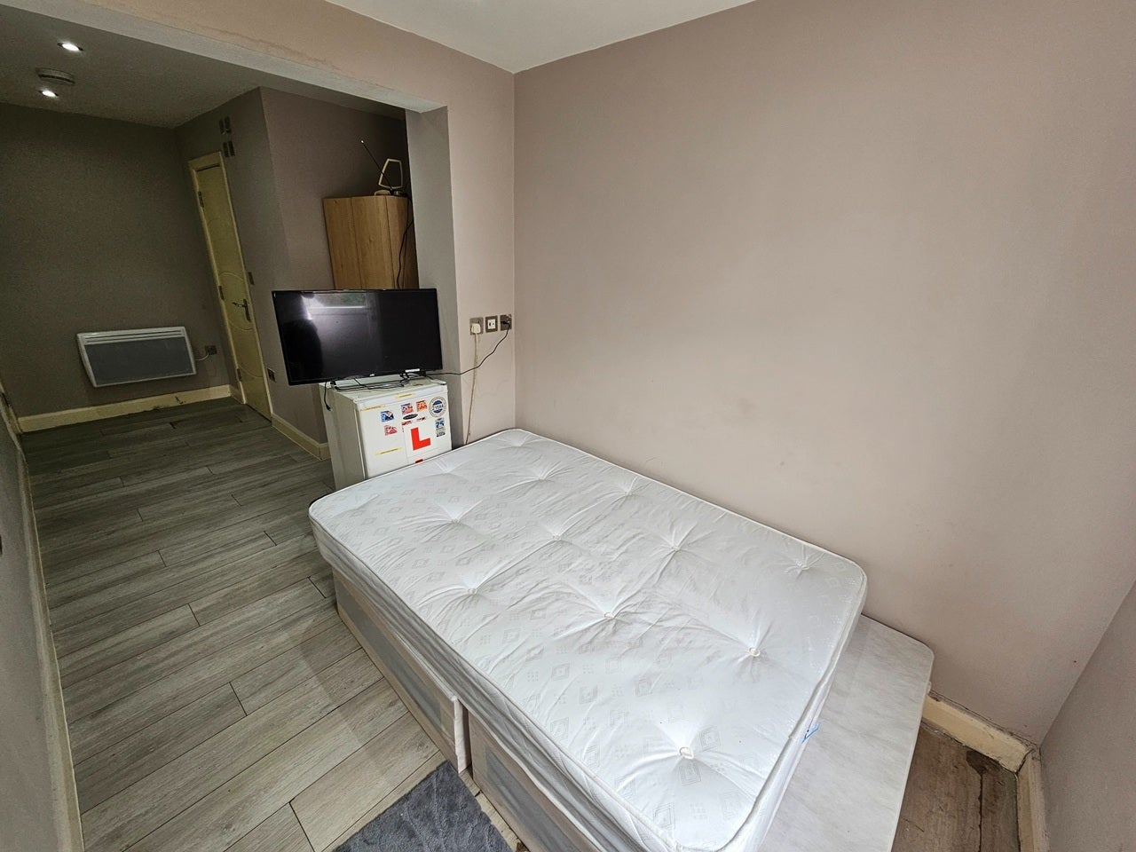 Flat Willingham Way in Greater London