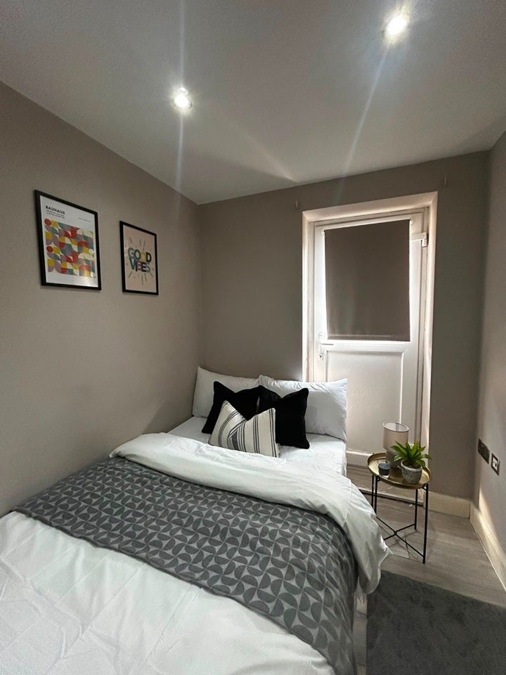 Flat Willingham Way in Greater London