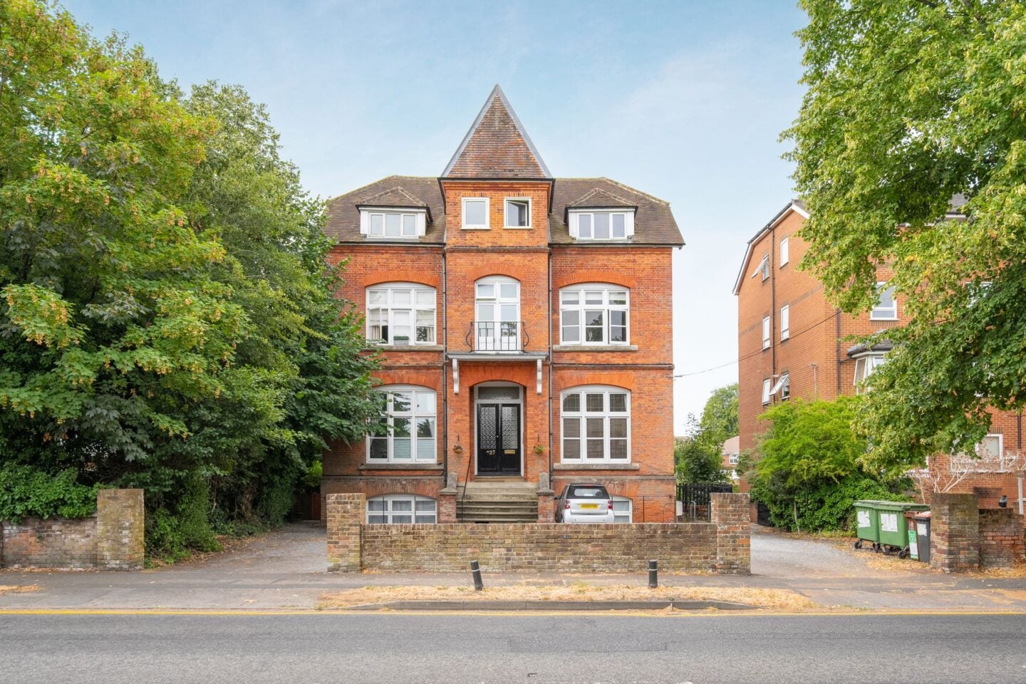 Flat Osborne Road in Windsor