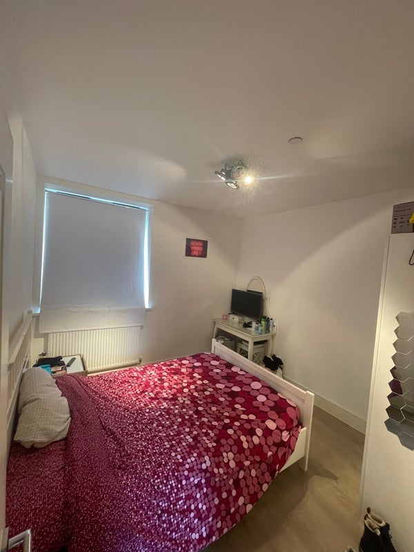 Room Lawrence Yard in Greater London
